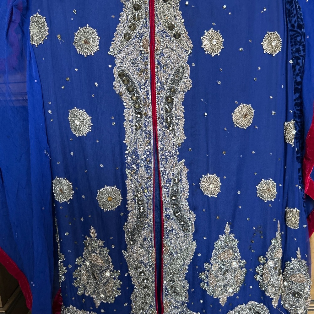 Extremely beautiful Indian Pakistani long gown - Picture 12 of 14